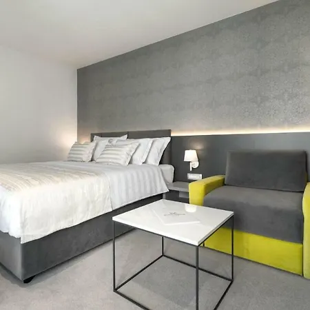 Boutique Mirjam Μακάρσκα