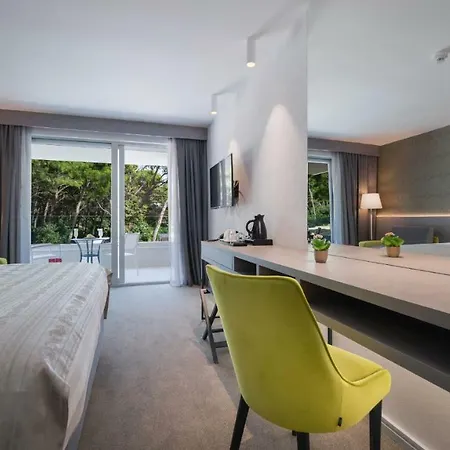 Boutique Mirjam 4* Makarska